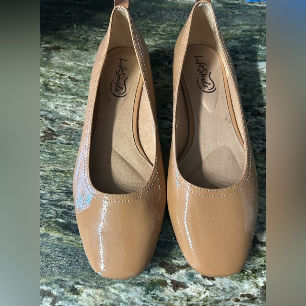 Lifestride Patent Taupe Flats 7.5 Wide
